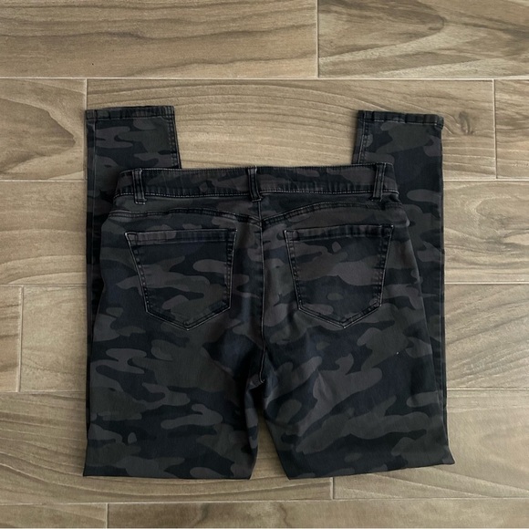 Democracy “Ab” Technology Pants | Size 10 - Picture 5 of 7